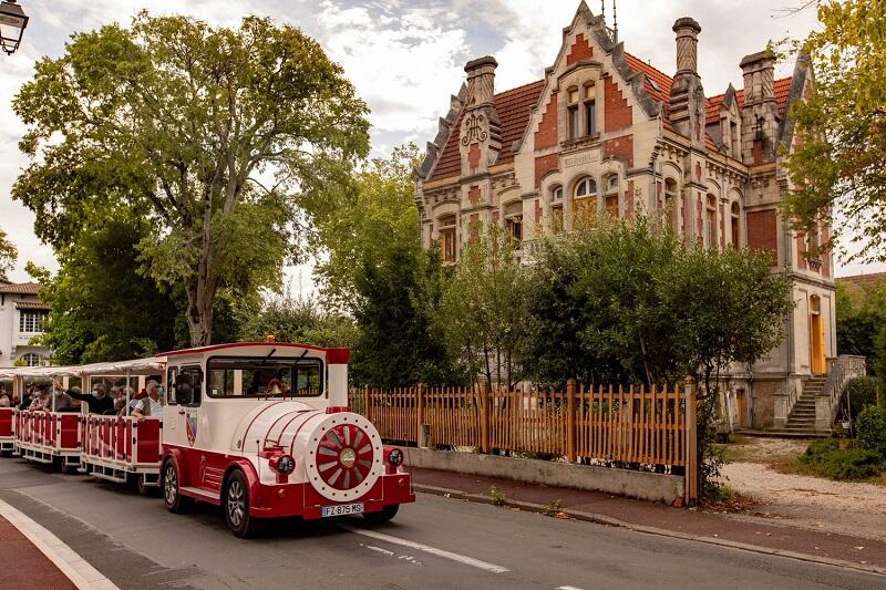 Visite Guidée : Le Petit Train / La Ville d'Hiver
                    